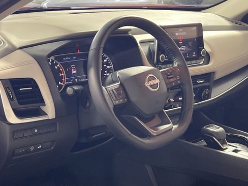 Used 2025 Nissan Rogue SV image 16