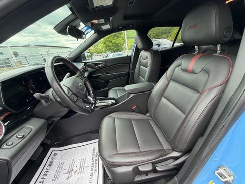 Certified 2024 Chevrolet Trax RS w/ Sunroof Package FWD image 16