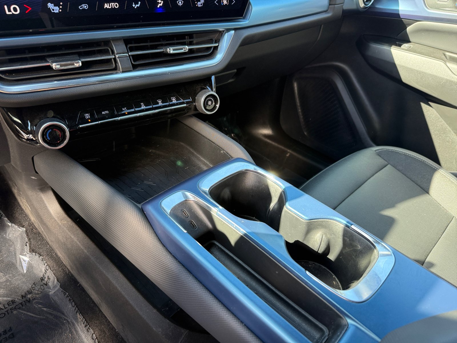 Used 2024 Chevrolet Equinox EV LT FWD image 13