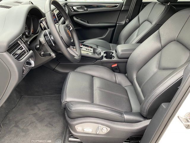 Certified 2024 Porsche Macan AWD/4WD image 5