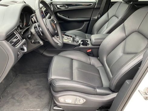 Certified 2024 Porsche Macan AWD/4WD image 5