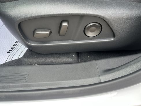 Used 2026 Chevrolet Equinox LT w/ Convenience Package II image 10