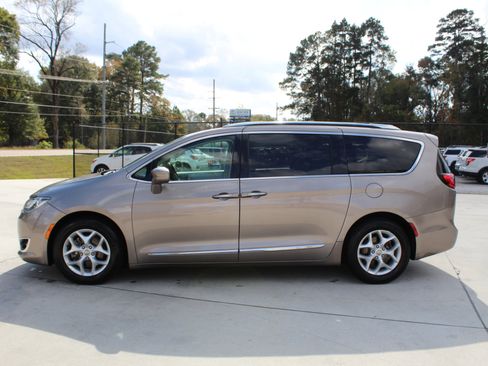 Used 2017 Chrysler Pacifica Touring-L Plus image 20