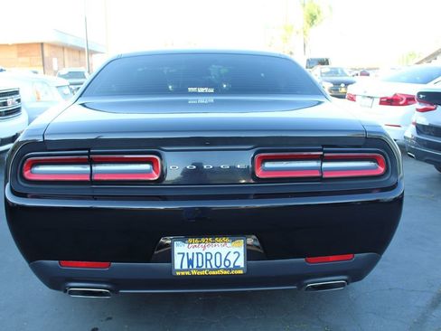 Used 2016 Dodge Challenger SXT image 6