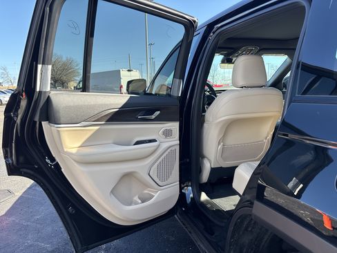 New 2026 Jeep Grand Cherokee Limited AWD/4WD image 18