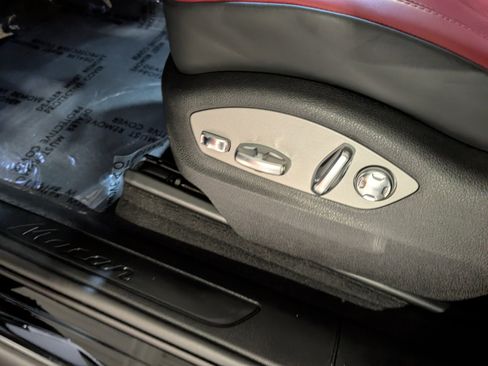 Used 2025 Porsche Macan image 18