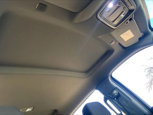 Used 2025 Chevrolet Silverado 2500 LT w/ Convenience Package image 13