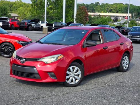 Used 2015 Toyota Corolla LE FWD image 2
