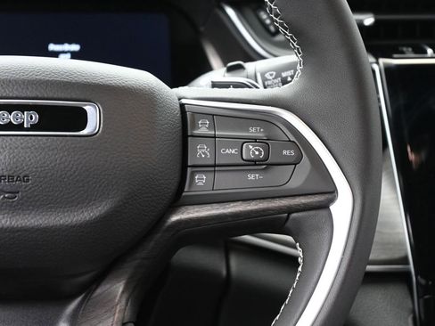 Used 2025 Jeep Grand Cherokee L Limited image 31