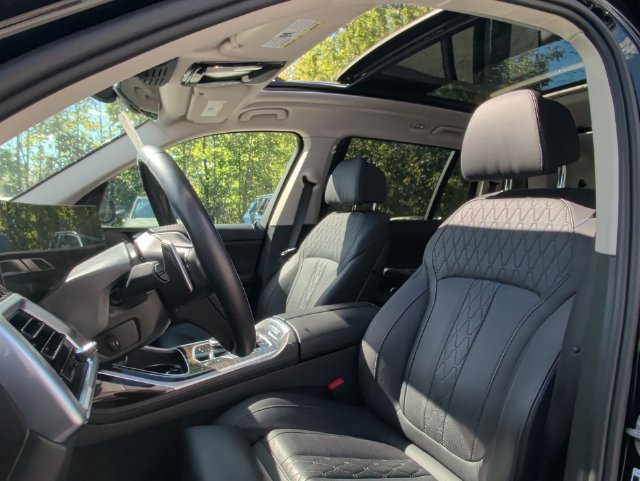 Used 2025 BMW X7 xDrive40i AWD/4WD image 28
