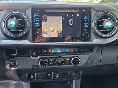 Used 2017 Toyota Tacoma TRD Sport w/ Premium & Technology Package RWD image 13