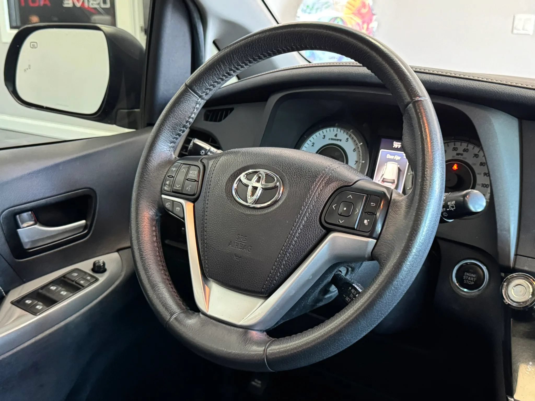 Used 2017 Toyota Sienna SE Premium FWD image 11