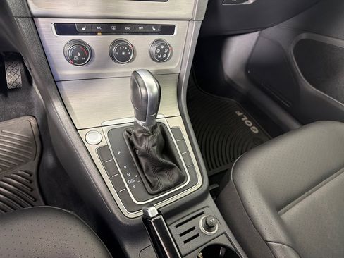 Used 2016 Volkswagen Golf 4-Door FWD image 18