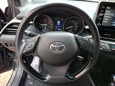 Used 2019 Toyota C-HR XLE image 18