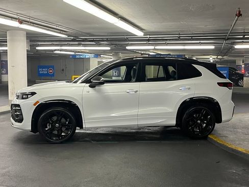 Used 2025 Volkswagen Tiguan SE R-Line AWD/4WD image 35
