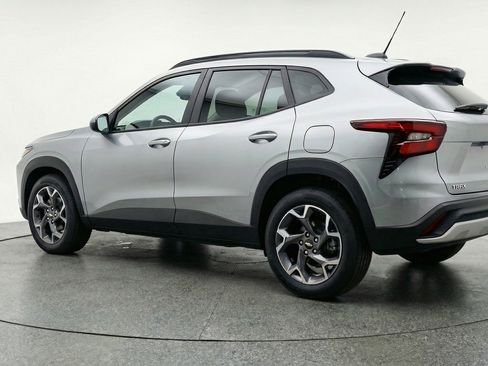 Used 2025 Chevrolet Trax LT image 6