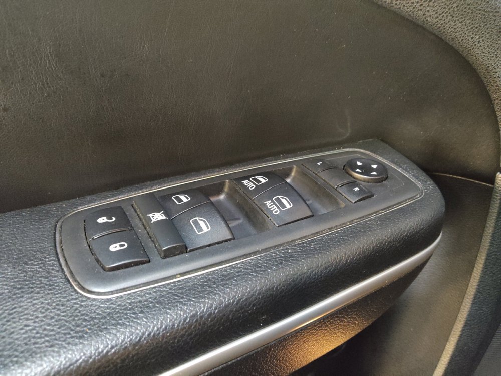 Used 2019 Chrysler 300 Limited RWD image 27
