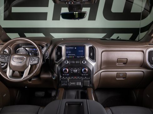 Used 2021 GMC Sierra 2500 Denali w/ Denali Ultimate Package AWD/4WD image 3