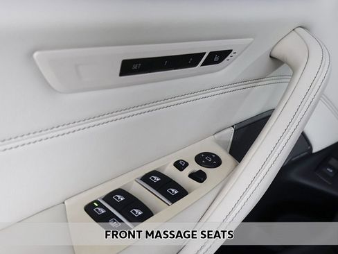 Used 2022 BMW M550i xDrive w/ Dynamic Handling Package image 10