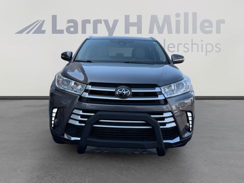 Used 2018 Toyota Highlander XLE FWD image 8