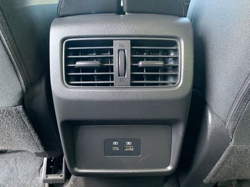 Used 2023 Nissan Rogue SV image 19