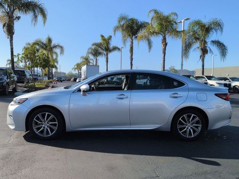 Used 2018 Lexus ES 300h w/ Navigation Package FWD image 7