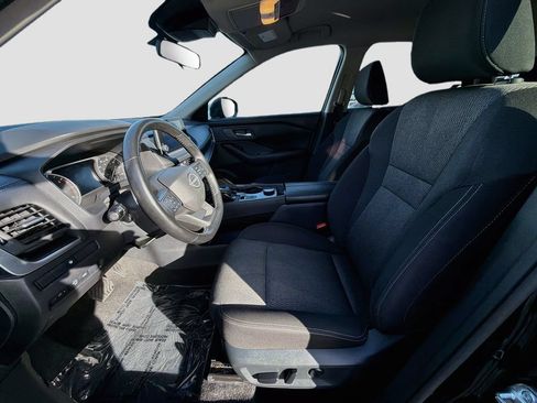 Used 2025 Nissan Rogue SV AWD/4WD image 18