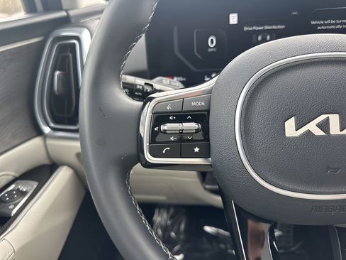 Used 2025 Kia Sorento SX image 16