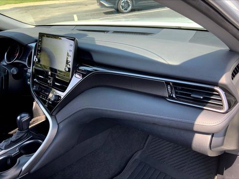 Used 2022 Toyota Camry XSE image 14