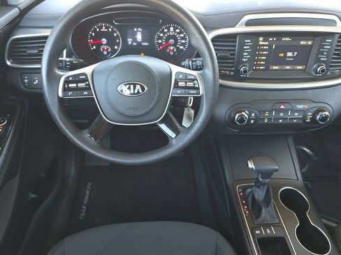 Used 2020 Kia Sorento LX AWD/4WD image 11