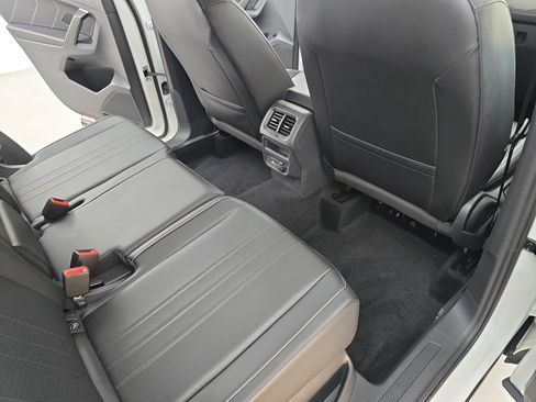 Certified 2022 Volkswagen Tiguan SE image 11