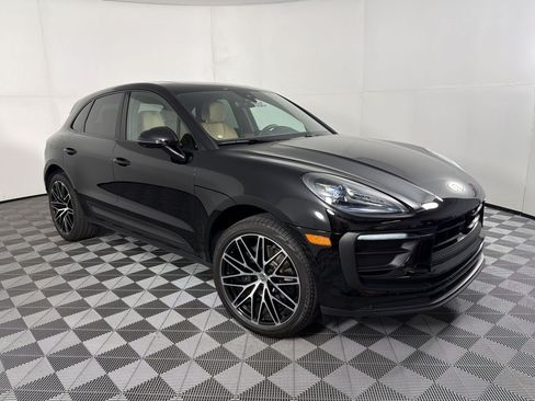 Certified 2026 Porsche Macan AWD/4WD image 7