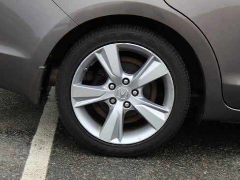 Used 2014 Acura ILX w/ Technology Package FWD image 33