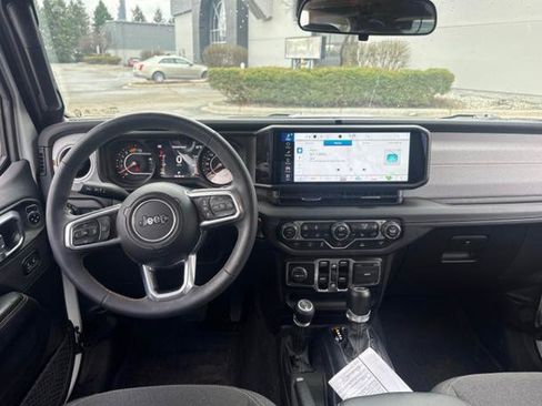 Used 2024 Jeep Wrangler Sahara image 5