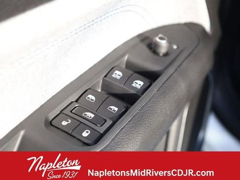 Used 2024 Jeep Compass Latitude image 15