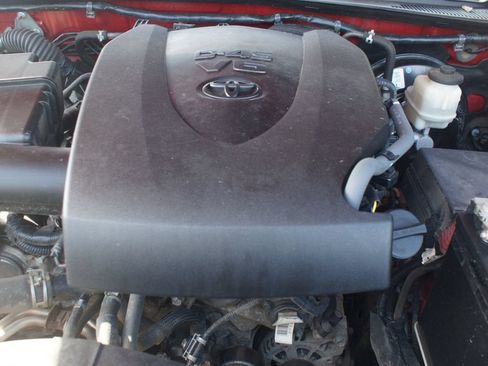 Used 2018 Toyota Tacoma SR5 AWD/4WD image 27