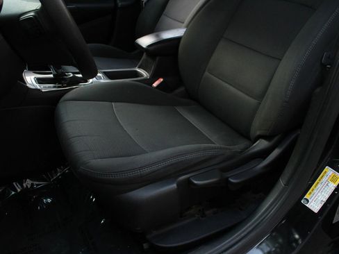 Used 2017 Chevrolet Cruze LT FWD image 17