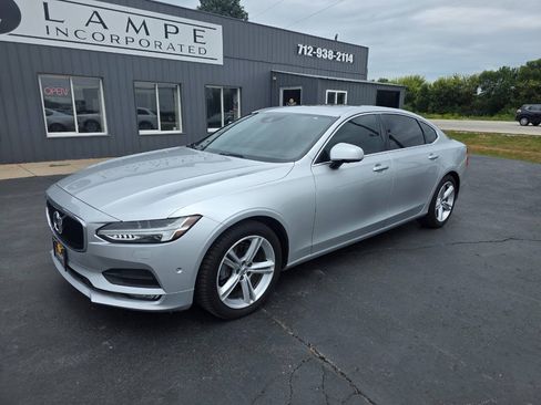 Used 2018 Volvo S90 T5 Momentum w/ Convenience Package FWD image 3