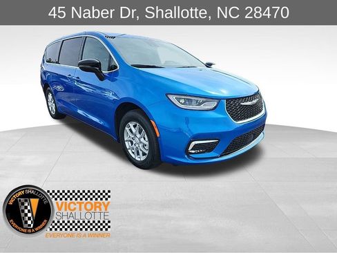 New 2026 Chrysler Pacifica Select FWD image 1