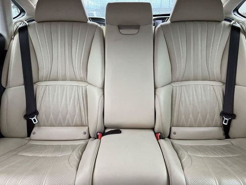 Used 2018 Lexus LS 500h w/ Luxury Package RWD image 33