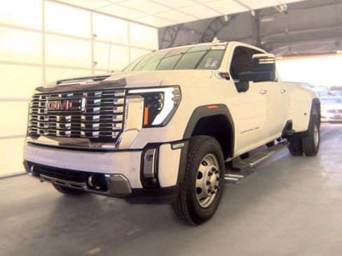 Used 2024 GMC Sierra 3500 Denali w/ Denali Reserve Package AWD/4WD image 1