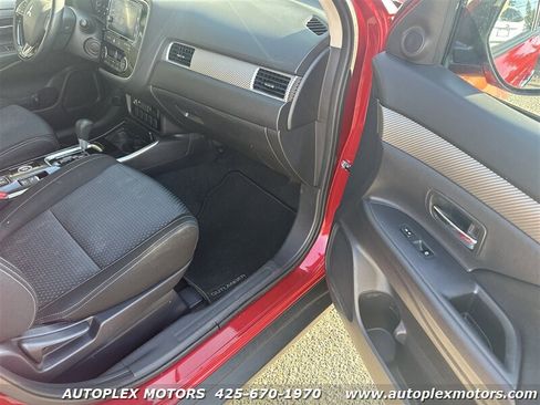 Used 2017 Mitsubishi Outlander SE image 9