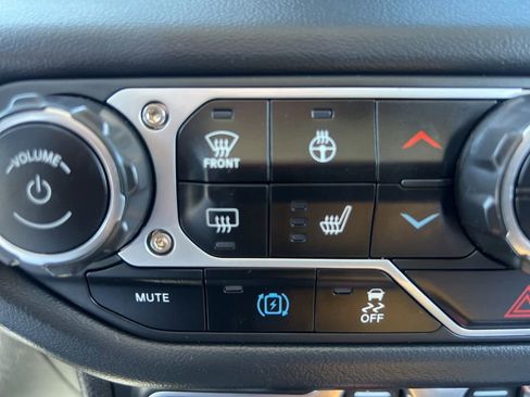 Used 2025 Jeep Wrangler Unlimited Sahara AWD/4WD image 59