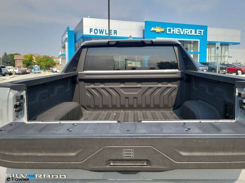 Used 2025 Chevrolet Silverado EV LT AWD/4WD image 31