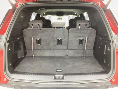 Used 2025 Chevrolet Traverse LT FWD image 16