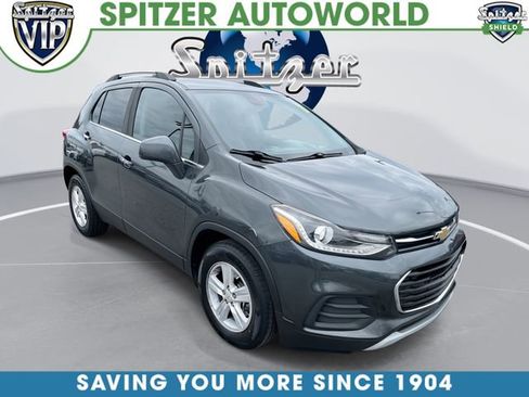 Used 2017 Chevrolet Trax LT w/ LT Convenience Package FWD image 1