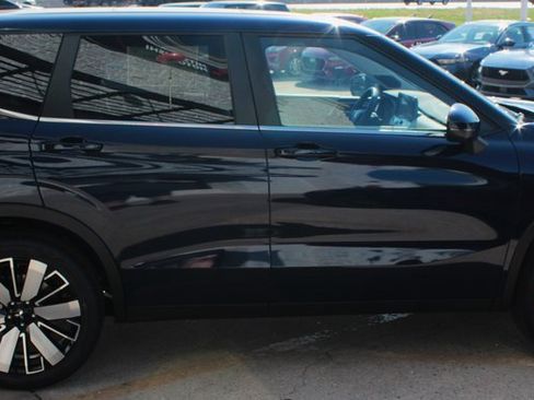 New 2025 Mitsubishi Outlander SE image 7