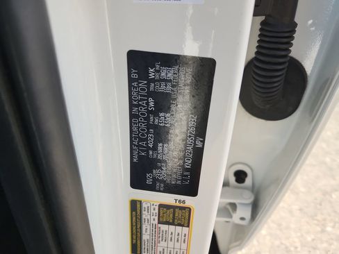 Used 2025 Kia Soul LX w/ LX Technology Package FWD image 17