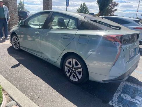 Used 2016 Toyota Prius Four Touring w/ Premium Convenience Package FWD image 5