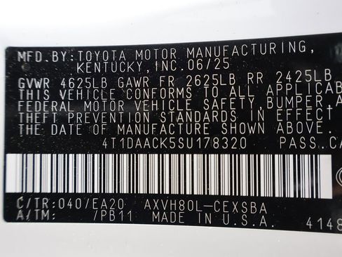 Used 2025 Toyota Camry SE image 12